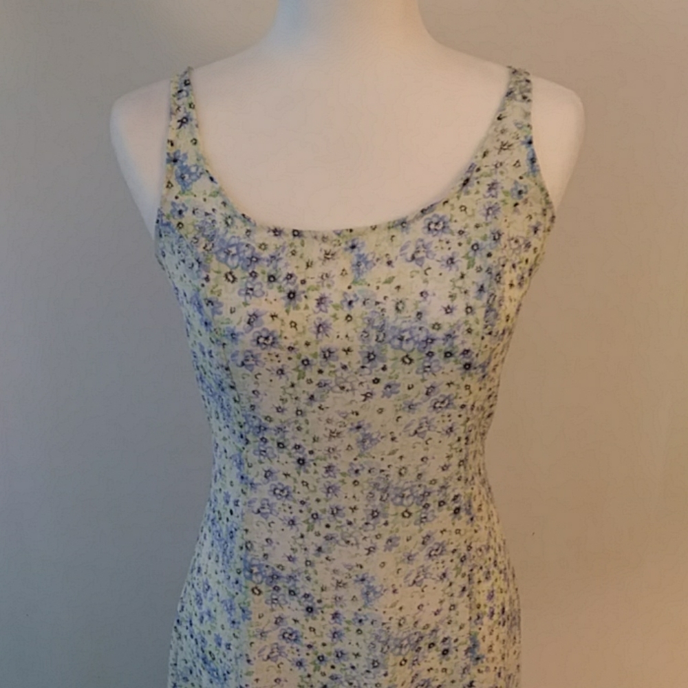 ❄BEAUTIFUL! White and Blue Flower Dress